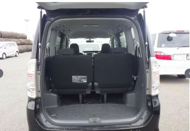 Toyota Voxy TOYOTA gallery