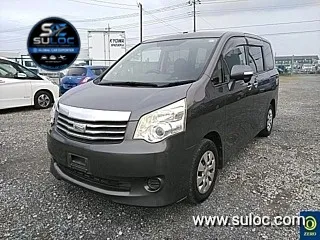 TOYOTA Noah grey